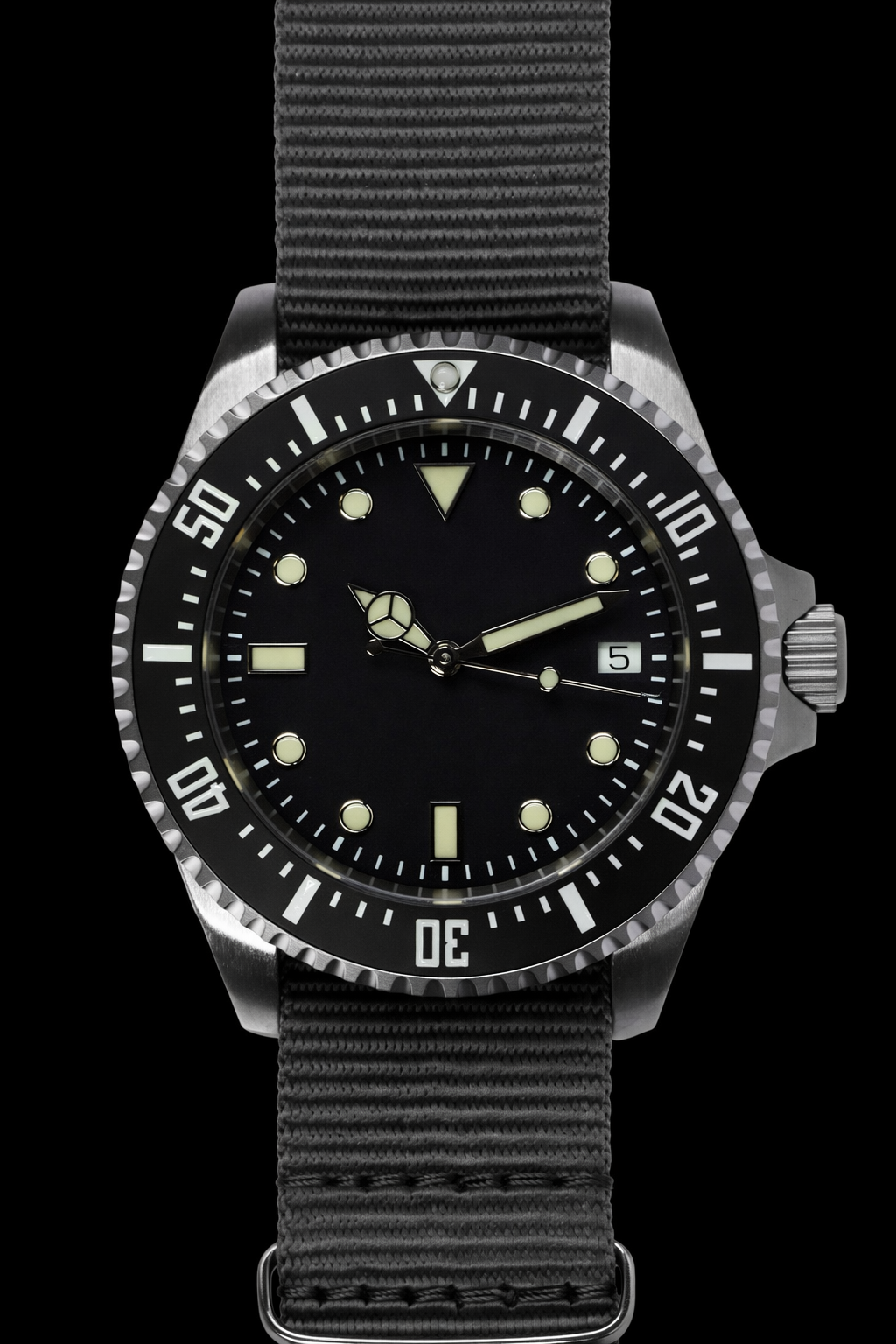 MWC Professional Military Diver 300m – Swiss Sellita SW200 Automatic with Sapphire Crystal, Ceramic Bezel & NATO Strap (Sterile Dial)